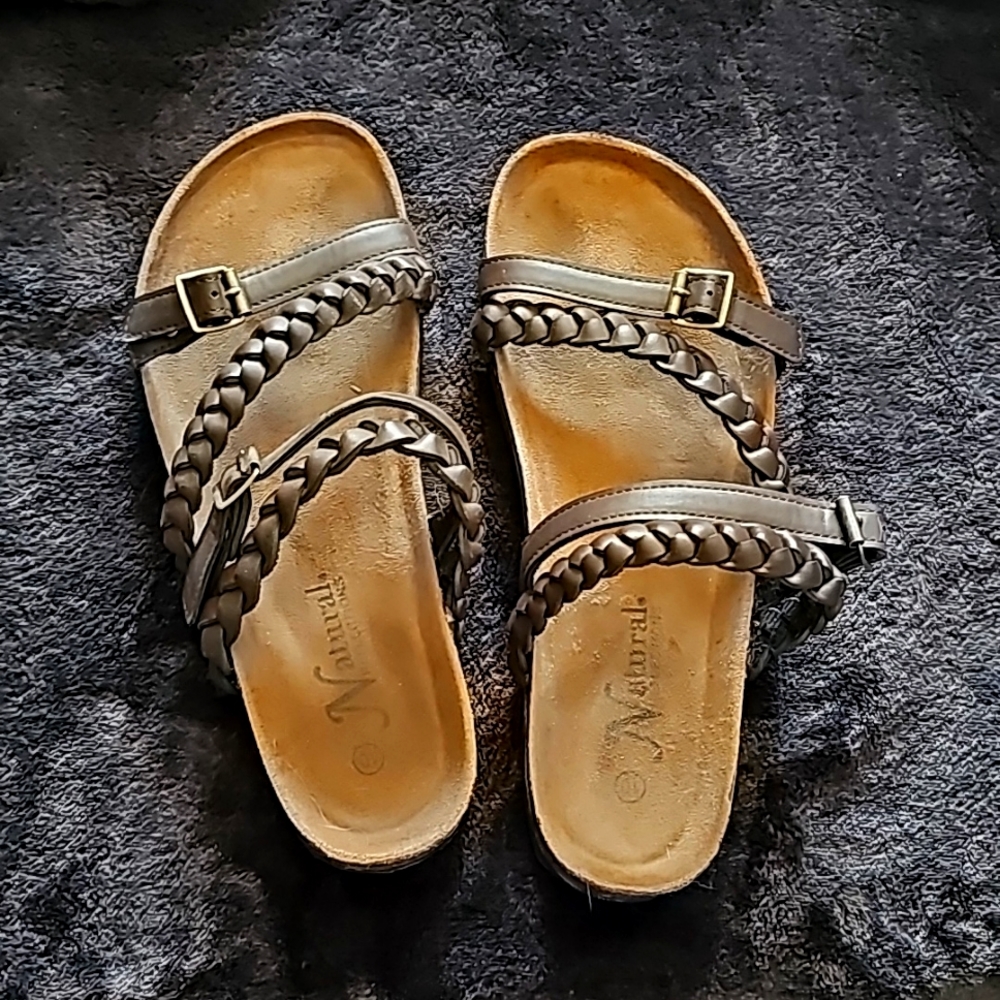 Sandles